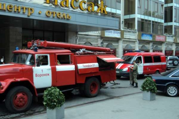 В Воронеже горит торговый центр В Воронеже горит торговый центр