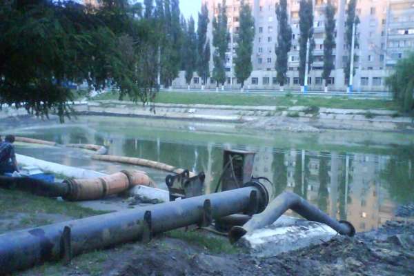 В Воронеже приостановлена расчистка Лебединого озера В Воронеже приостановлена расчистка Лебединого озера