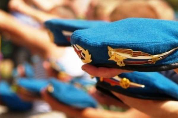 От купания в воронежских фонтанах десантников будут сдерживать 400 полицейских От купания в воронежских фонтанах десантников будут сдерживать 400 полицейских