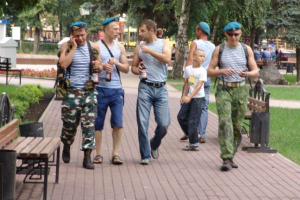 В Воронеже десантники начали праздновать День ВДВ прямо с утра В Воронеже десантники начали праздновать День ВДВ прямо с утра