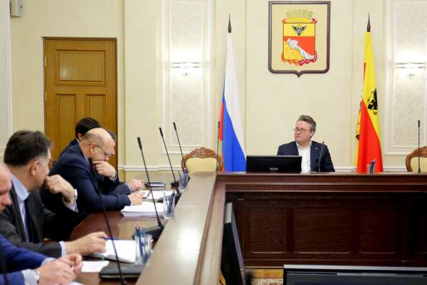 Мэр Воронежа Вадим Кстенин потребовал штрафовать перевозчиков за нарушения Мэр Воронежа Вадим Кстенин потребовал штрафовать перевозчиков за нарушения