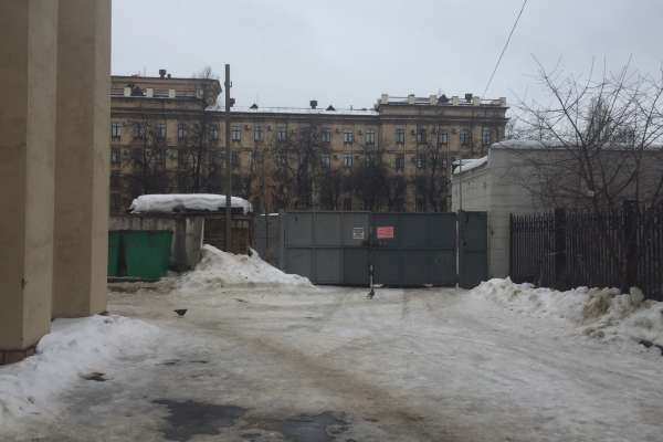 Жители дома в центре Воронежа стали заложниками стройки «Выбора» на площади Ленина Жители дома в центре Воронежа стали заложниками стройки «Выбора» на площади Ленина