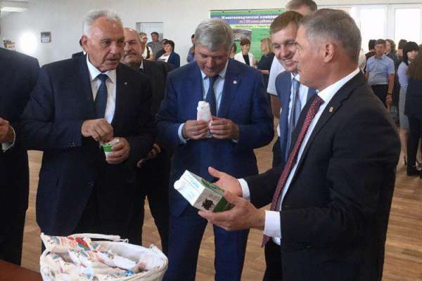 Воронежский губернатор опробовал тренд президента с мороженым Воронежский губернатор опробовал тренд президента с мороженым