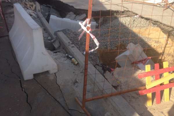 Воронежцы намерены обратиться в прокуратуру из-за разросшейся ямы в Ленинском районе Воронежцы намерены обратиться в прокуратуру из-за разросшейся ямы в Ленинском районе