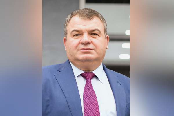 Амнистированный экс-министр Анатолий Сердюков приехал с визитом на Воронежский авиазавод Амнистированный экс-министр Анатолий Сердюков приехал с визитом на Воронежский авиазавод