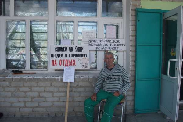 Под Воронежем еще один активист вышел на пикет против свинокомплексов Под Воронежем еще один активист вышел на пикет против свинокомплексов