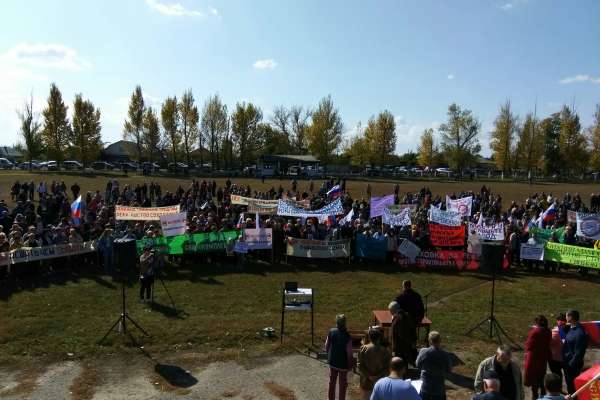 Под Воронежем прошел митинг против строительства свинокомплексов «Агроэко» Под Воронежем прошел митинг против строительства свинокомплексов «Агроэко»