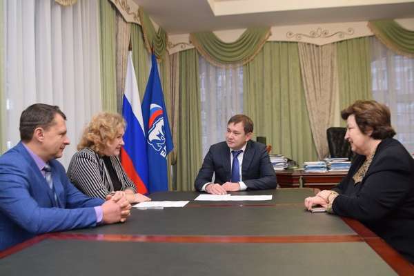 Секретарь воронежского реготделения «Единой России» Владимир Нетесов провел личный прием граждан Секретарь воронежского реготделения «Единой России» Владимир Нетесов провел личный прием граждан