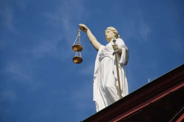 В Воронеже суд завернул дело об увольнении полицейского «под уголовным делом» В Воронеже суд завернул дело об увольнении полицейского «под уголовным делом»