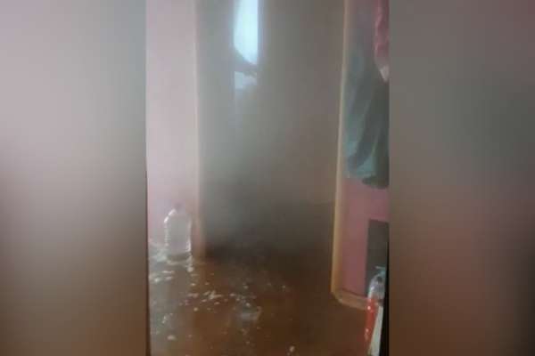 Кипяток затопил двухэтажку в Воронеже дважды