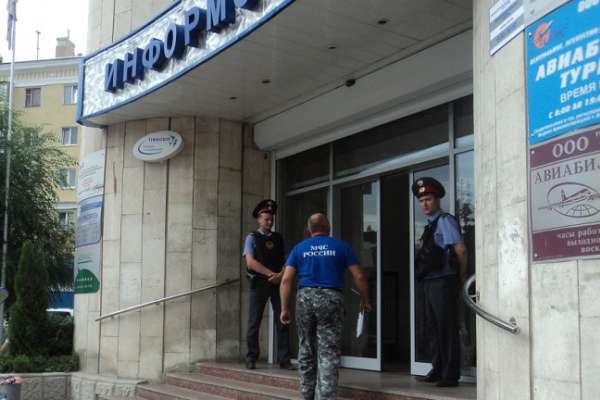 В центре Воронежа вместо предполагаемой бомбы спасатели нашли старые тапочки В центре Воронежа вместо предполагаемой бомбы спасатели нашли старые тапочки