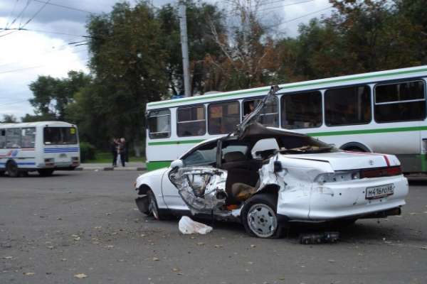 В Воронеже на День города в ДТП попал свадебный кортеж В Воронеже на День города в ДТП попал свадебный кортеж