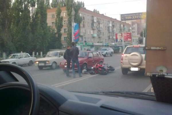 В Воронеже на пешеходном переходе мотоцикл сбил пенсионерку с 3-летней внучкой В Воронеже на пешеходном переходе мотоцикл сбил пенсионерку с 3-летней внучкой