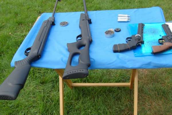 В Воронежской области полицейские разрешили взять школьникам в руки оружие В Воронежской области полицейские разрешили взять школьникам в руки оружие