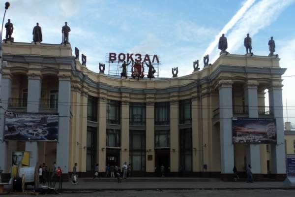 Поезд «Москва-Воронеж» второй день опаздывает на час Поезд «Москва-Воронеж» второй день опаздывает на час