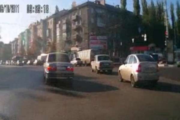 Автомобиль с номерами областной администрации «засекли» на грубом нарушении правил Автомобиль с номерами областной администрации «засекли» на грубом нарушении правил