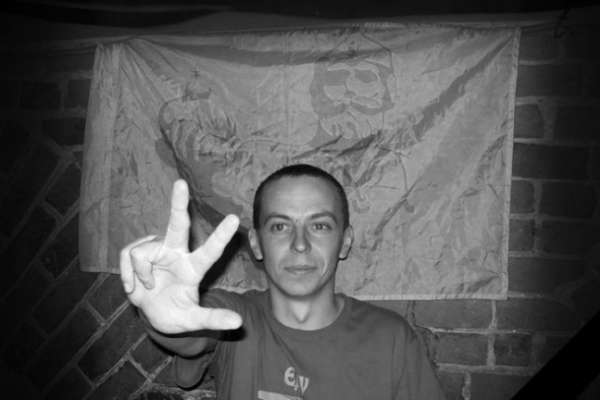 В Воронежской области током убило сотрудника МЧС, который влез на товарный поезд В Воронежской области током убило сотрудника МЧС, который влез на товарный поезд