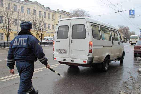 На Плехановской уже штрафуют за парковку на полосе для общественного транспорта На Плехановской уже штрафуют за парковку на полосе для общественного транспорта