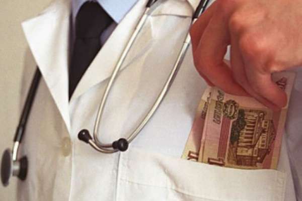 В ТЕМУ НЕДЕЛИ: В Воронежской области врачей чаще всего ловят на взятках за больничные