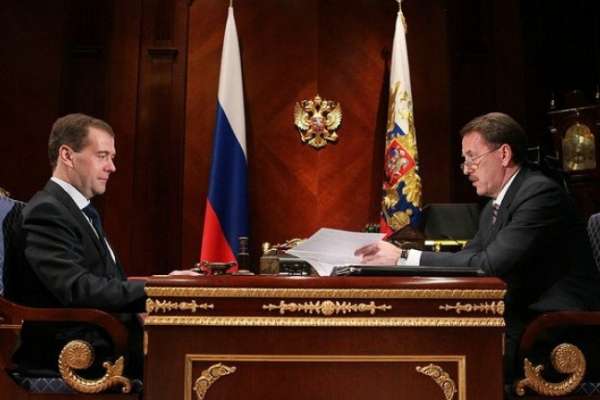 Накануне выборов президент Дмитрий Медведев встретился с губернатором Воронежской области Алексеем Гордеевым Накануне выборов президент Дмитрий Медведев встретился с губернатором Воронежской области Алексеем Гордеевым
