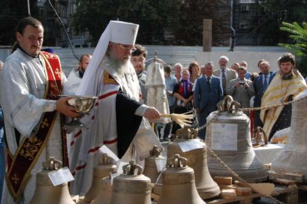 В украинском храме бьют в воронежские колокола В украинском храме бьют в воронежские колокола