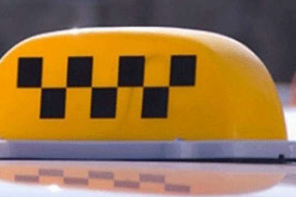 В Воронеже дама украла у таксиста деньги и оружие В Воронеже дама украла у таксиста деньги и оружие