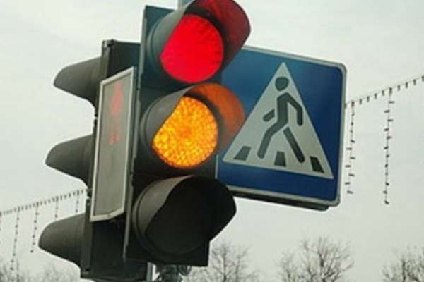 Светофор у цирка работает нерационально Светофор у цирка работает нерационально