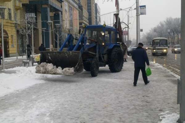 В Воронеже погода объявила войну снегоуборщикам В Воронеже погода объявила войну снегоуборщикам