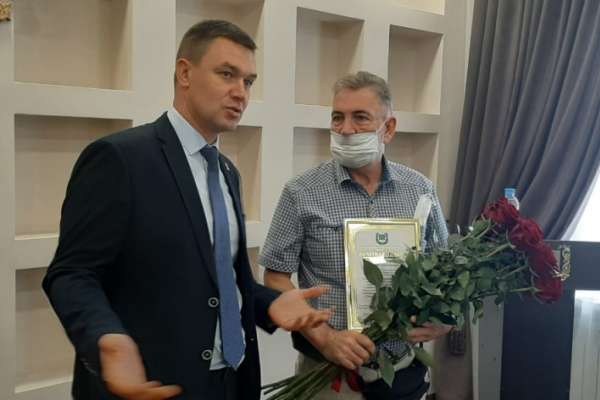 «Непростого» экс-главу села поймали за махинации с землей под Воронежем «Непростого» экс-главу села поймали за махинации с землей под Воронежем
