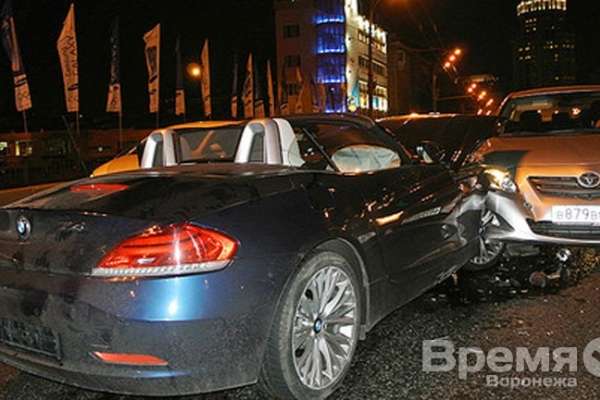 Воронежский священник на немецком спорткаре попал в ДТП Воронежский священник на немецком спорткаре попал в ДТП