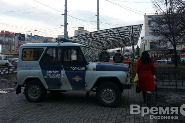В Воронеже из-за прорыва трубы эвакуировали людей из подземного перехода около Цирка В Воронеже из-за прорыва трубы эвакуировали людей из подземного перехода около Цирка
