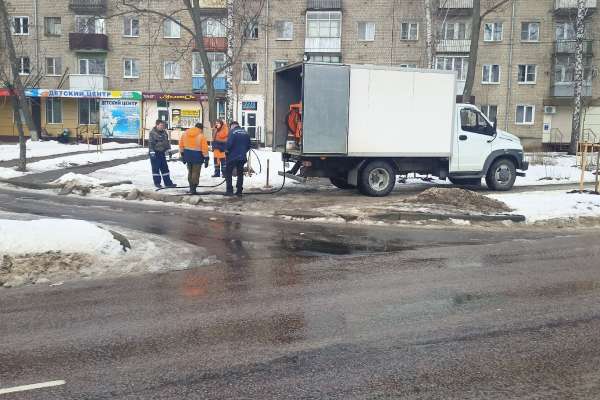 Фекалии и мусор топят дворы Березовой Рощи в Воронеже Фекалии и мусор топят дворы Березовой Рощи в Воронеже