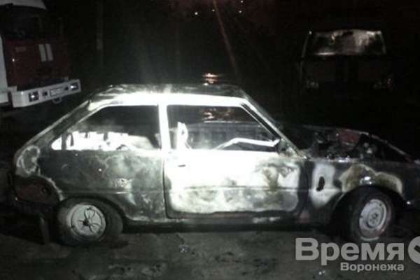 В Воронеже сгорела ещё одна легковушка В Воронеже сгорела ещё одна легковушка