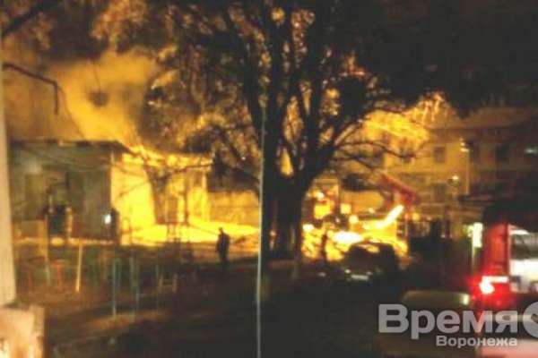 В Воронеже загорелась трансформаторная подстанция В Воронеже загорелась трансформаторная подстанция