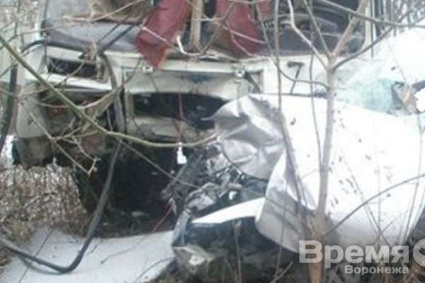 Под Воронежем иномарка протаранила автобус с пассажирами Под Воронежем иномарка протаранила автобус с пассажирами