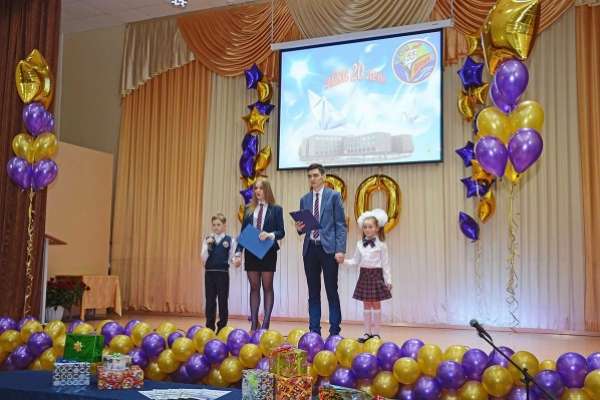 Депутаты ДСК поздравили воронежскую школу № 55 с юбилеем Депутаты ДСК поздравили воронежскую школу № 55 с юбилеем