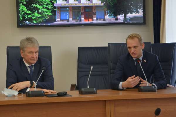 Парламентарии Воронежа и Архангельска обсудили проблемы ЖКХ Парламентарии Воронежа и Архангельска обсудили проблемы ЖКХ