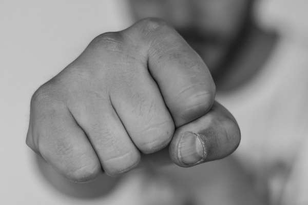 В Воронеже солдат-срочник убил троих сослуживцев и скрылся В Воронеже солдат-срочник убил троих сослуживцев и скрылся