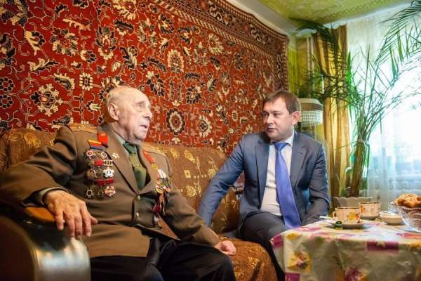 Председатель облдумы поздравил с Днем Победы защитника Воронежа Председатель облдумы поздравил с Днем Победы защитника Воронежа