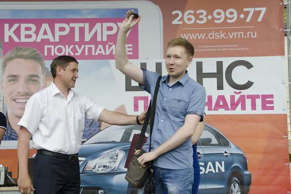 Воронежец уехал с праздника ДСК на новой иномарке Воронежец уехал с праздника ДСК на новой иномарке