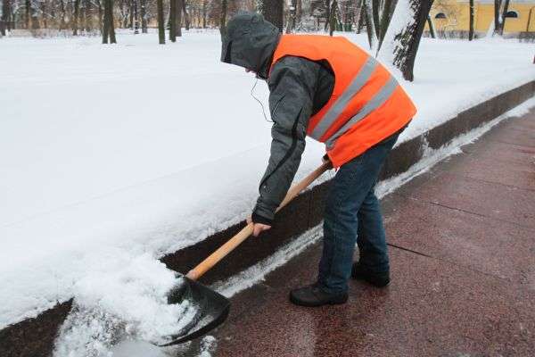 Воронежским дворникам подмоги ждать не приходится Воронежским дворникам подмоги ждать не приходится