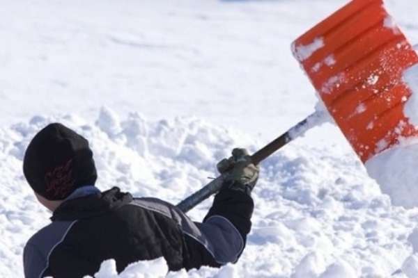 Две тысячи дворников в Воронеже не справляются со снегом Две тысячи дворников в Воронеже не справляются со снегом