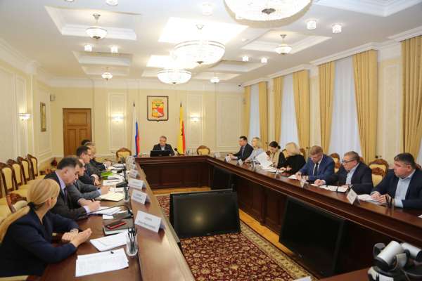 Мэр Воронежа Вадим Кстенин подчеркнул важность скорейшего проведения торгов на проектирование и возведение еще ряда соцобъектов Мэр Воронежа Вадим Кстенин подчеркнул важность скорейшего проведения торгов на проектирование и возведение еще ряда соцобъектов