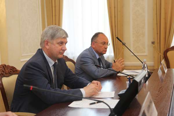 Воронежский мэр пообещал «внимательно следить» за арендаторами «Танаиса» Воронежский мэр пообещал «внимательно следить» за арендаторами «Танаиса»