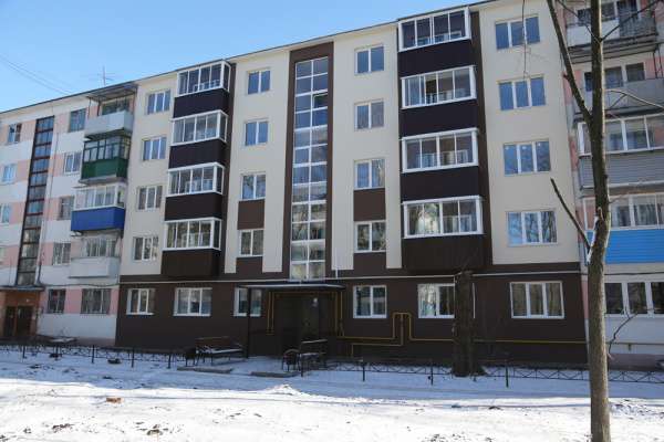 Жильцы вернулись в пострадавшую от взрыва воронежскую многоэтажку Жильцы вернулись в пострадавшую от взрыва воронежскую многоэтажку