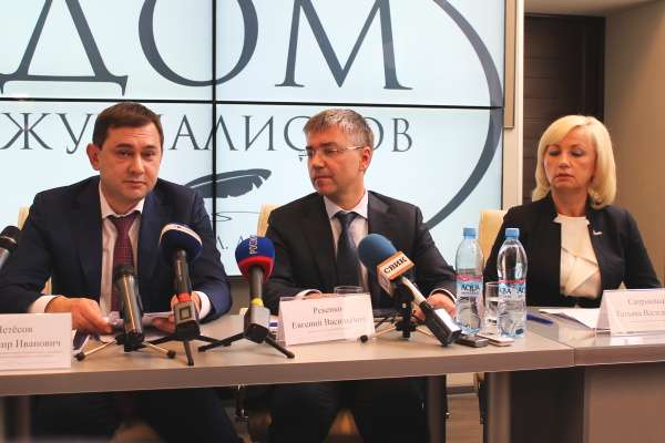 Евгений Ревенко открыл тайну о воронежском чае, которую хранил 20 лет Евгений Ревенко открыл тайну о воронежском чае, которую хранил 20 лет