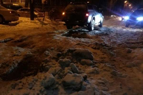 Воронежскую мэрию обвинили в плохой уборке снега Воронежскую мэрию обвинили в плохой уборке снега