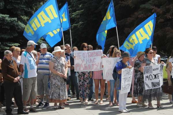 Очередной строительный скандал в Воронеже: оппозиция митинговала у облдумы Очередной строительный скандал в Воронеже: оппозиция митинговала у облдумы