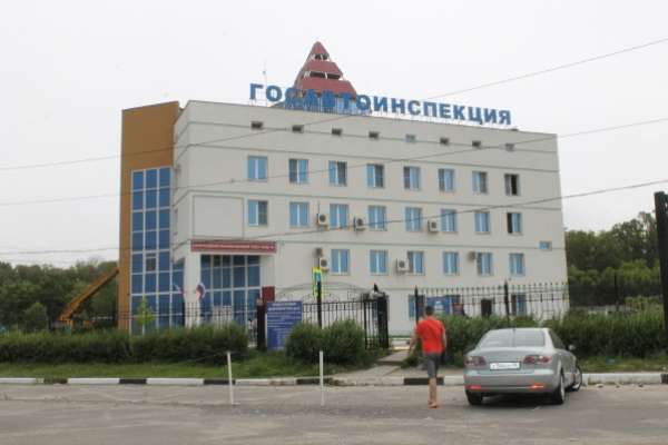Воронежские автоинспекторы знакомятся с «опасным вождением» Воронежские автоинспекторы знакомятся с «опасным вождением»