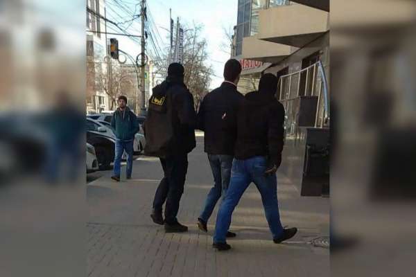 Силовики нагрянули домой и в офис директора воронежского АИР Силовики нагрянули домой и в офис директора воронежского АИР